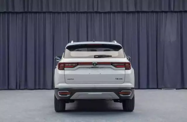 年轻化趋势： 长安发布CS35 PLUS官图的图5